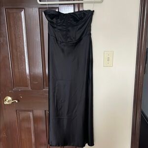 Black Strapless Gown for Cocktail Nights